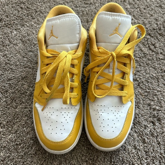 Air Jordan 1 “pollen” youth size 6.5 - Picture 1 of 5